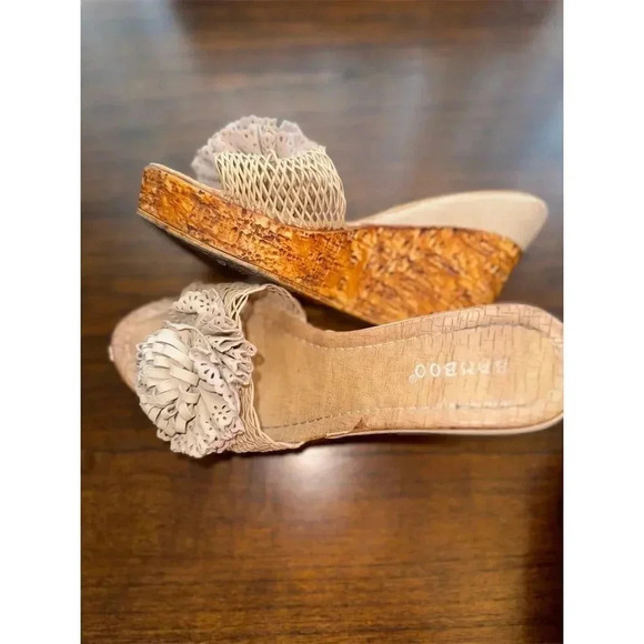 Bamboo Women's Beige Wedge Sandals Size 7 Floral Detail Summer Casual - Picture 3 of 9